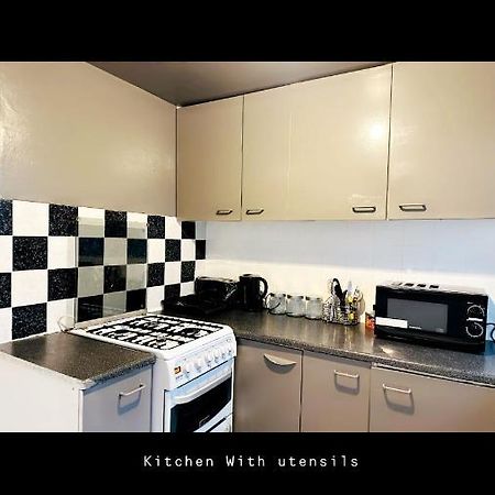 2 Bedroom Double Bed In East London Londres Exterior foto