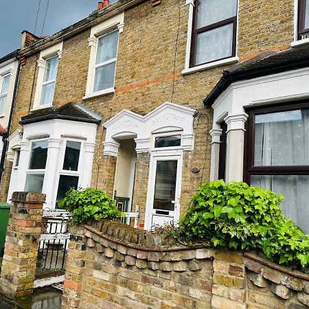 2 Bedroom Double Bed In East London Londres Exterior foto