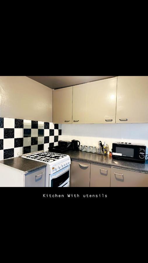 2 Bedroom Double Bed In East London Londres Exterior foto