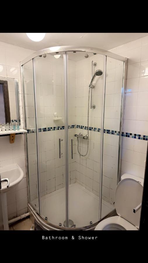 2 Bedroom Double Bed In East London Londres Exterior foto