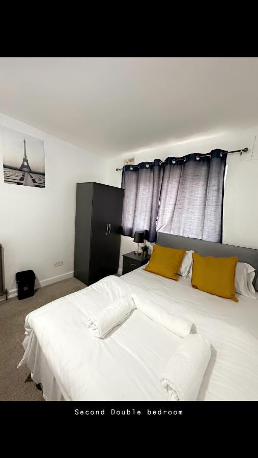 2 Bedroom Double Bed In East London Londres Exterior foto