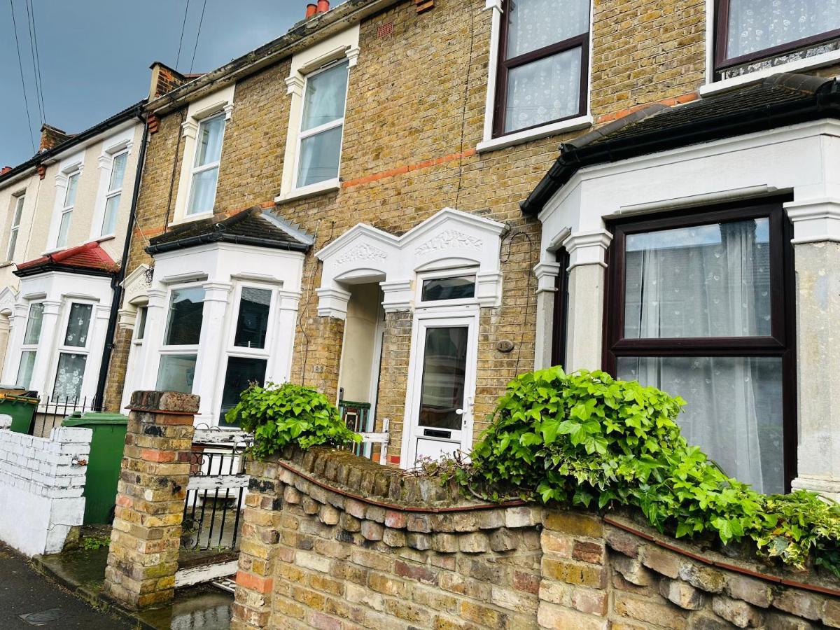 2 Bedroom Double Bed In East London Londres Exterior foto